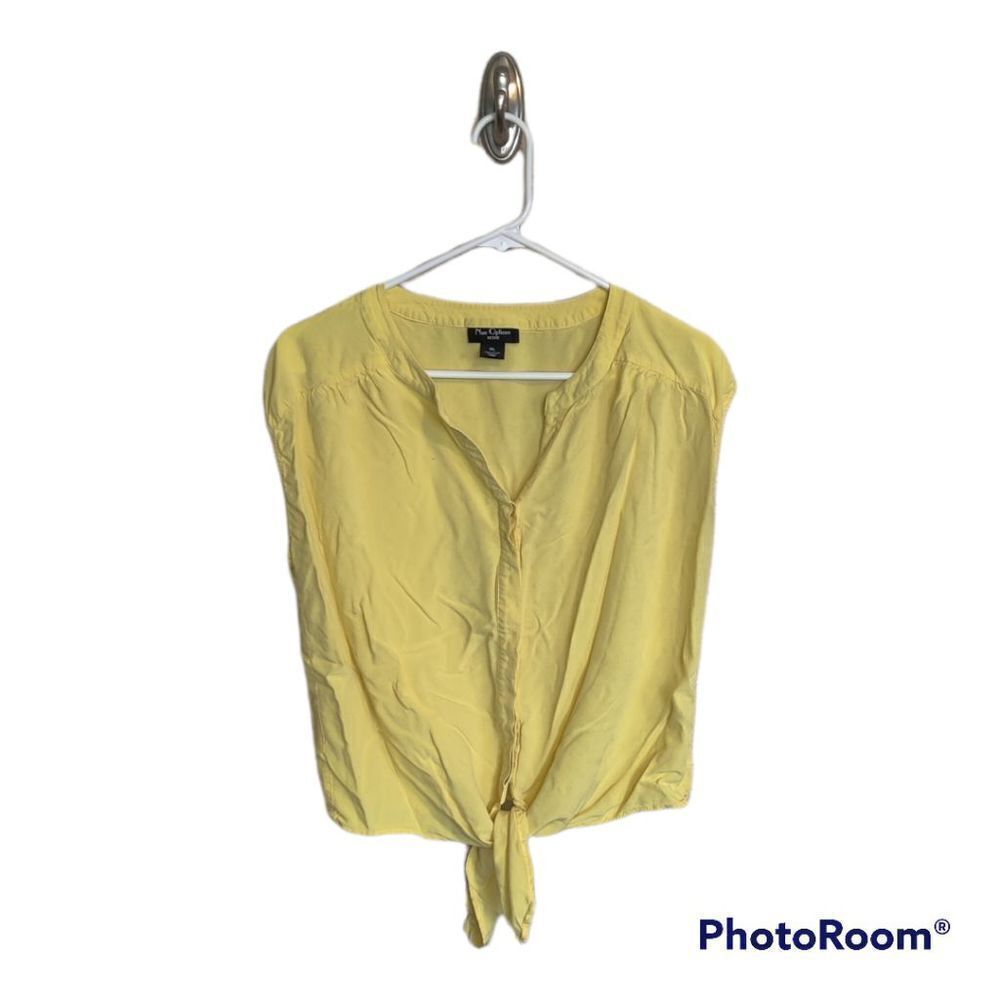 Nue Options Sleeveless Button Down Top